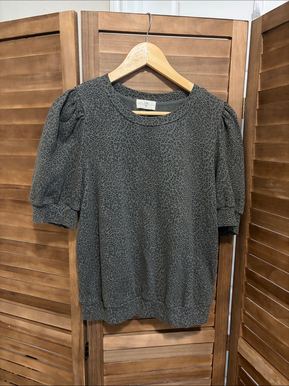 T.La Gray Leopard-Print Puff Sleeve Sweatshirt